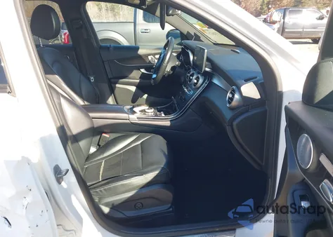 2018 Mercedes-Benz Glc 300 4Matic z USA, uszkodzony, nr VIN WDC0G4KB9JV017637